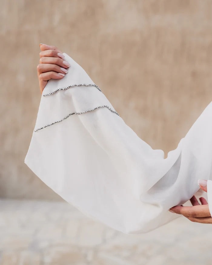 The "Desert Breeze" Abaya – Radiant White with Subtle Line Details