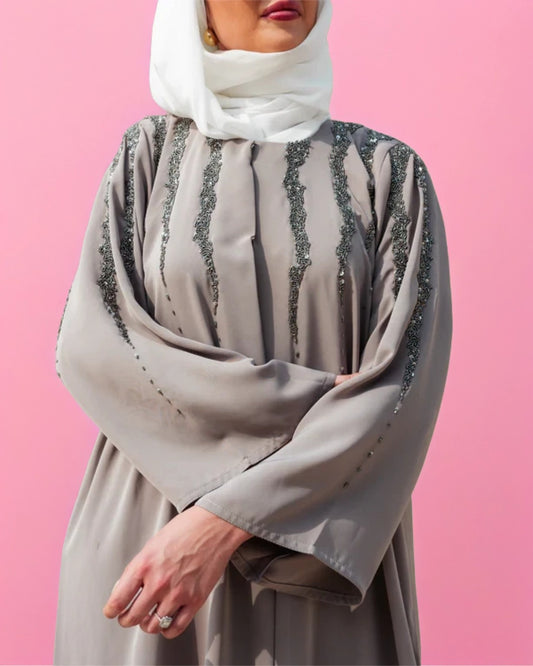 Nahil – Modern Minimalist Abaya for Everyday Elegance